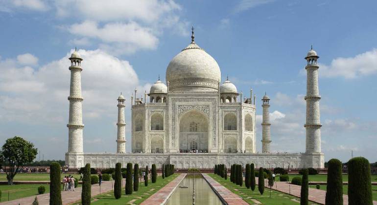 hotels in agra