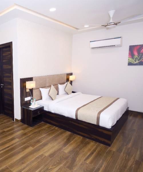 hotels in agra