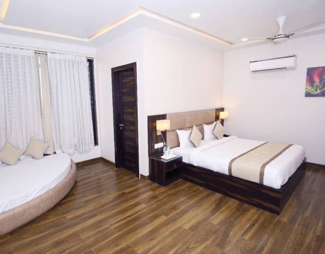 hotels in agra